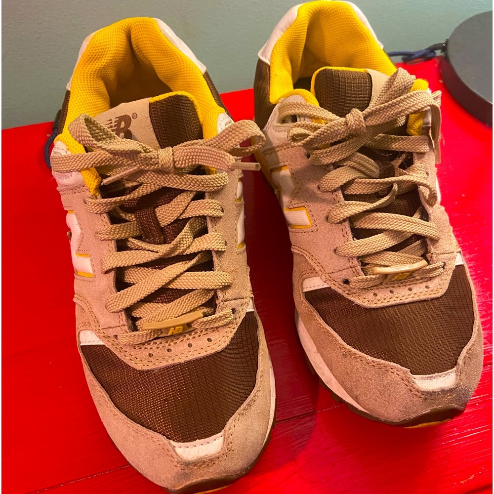 Tan brown and yellow new balance sneakers women’s seven